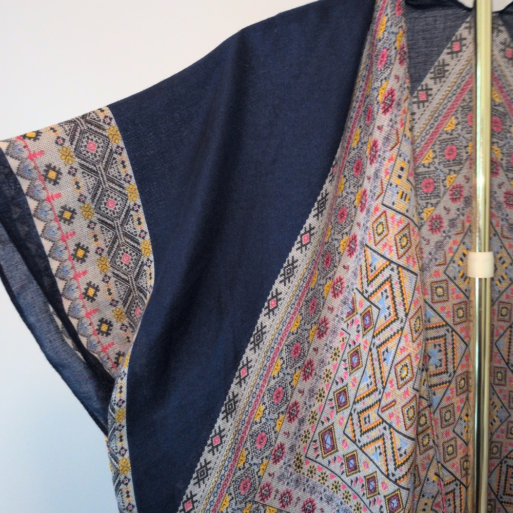 Alona Kimono Wrap Women One Size Navy Blue Geometric Tribal Print Tassel Trim - Picture 2 of 7